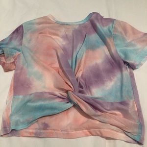 Super cute tie-die cropped shirt